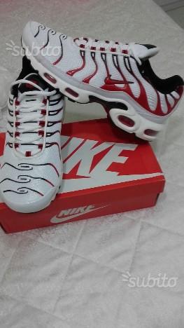 nike squalo rosse e bianche Free Shipping Available