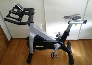 Bici spinning technogym prezzo