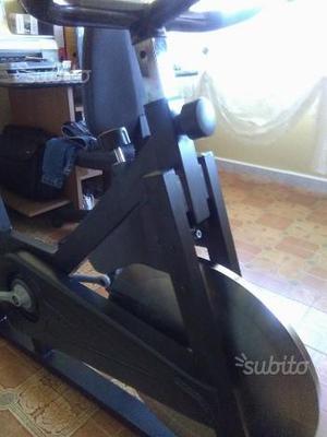 Spin bike trasmissione a cinghia