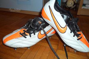 scarpe da calcio nike e adidas