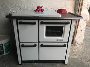 Cucina a legna con forno usata