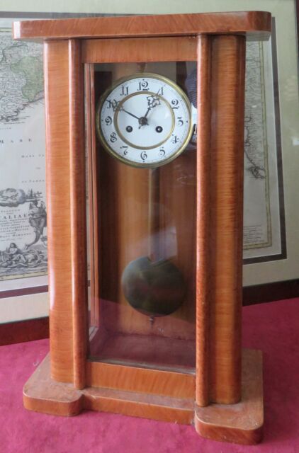  Un orologio da parete a pendolo Anni Venti