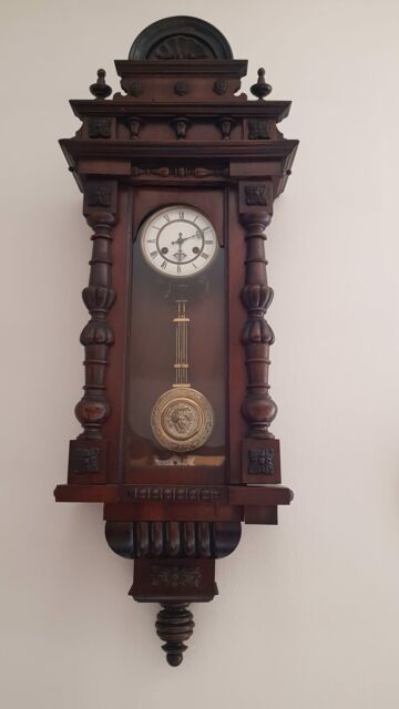 Antico orologio a pendolo