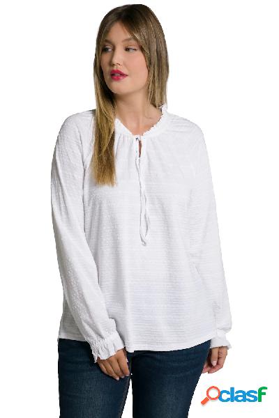 Blusa di tessuto operato con colletto alto, ruche, maniche