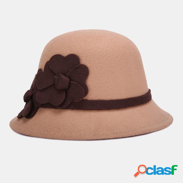 Cappello a secchiello in feltro con decorazione floreale a