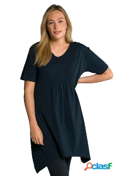 Maglia lunga con inserto a punto smock, orlo a punte, scollo