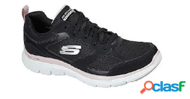 Sneakers Skechers con memory foam e larghezza comfort,