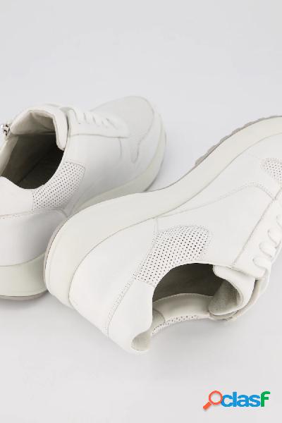Sneakers di pelle Caprice con soletta in memory e larghezza