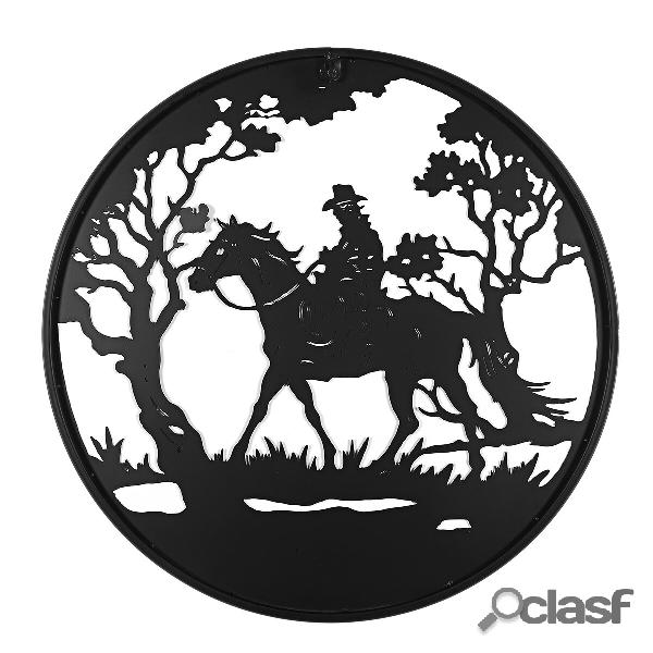Uomo a cavallo nella foresta rotonda in metallo nero appeso