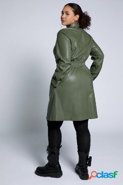 Abito in similpelle con collo da camicia, maniche lunghe e