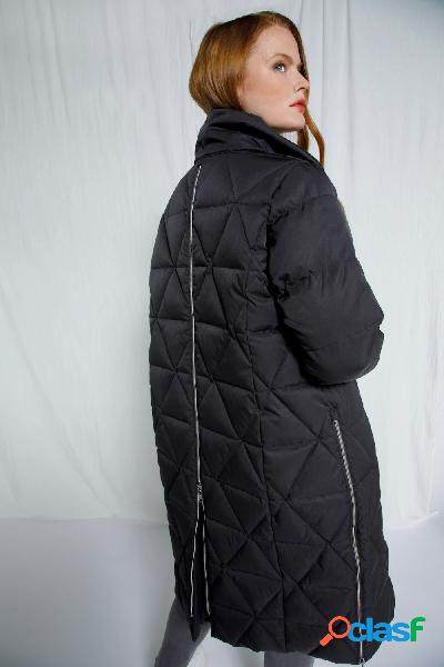 Cappotto trapuntato dal taglio svasato con trapuntatura a