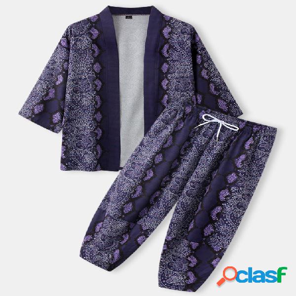 Kimono da uomo con stampa floreale sul davanti aperto in due
