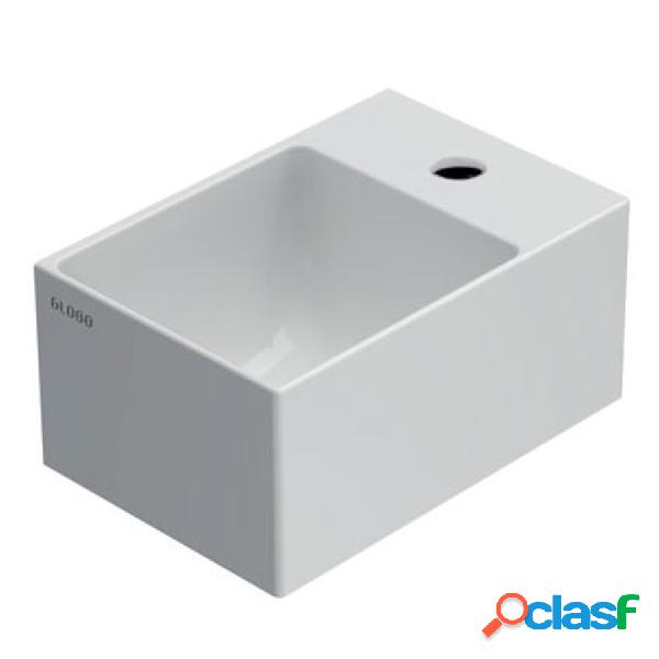 Lavabo cm 30x20x14h. Installazione da appoggio o sospesa.