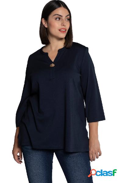 Maglia svasata con modal, con bottone decorativo e scollo a