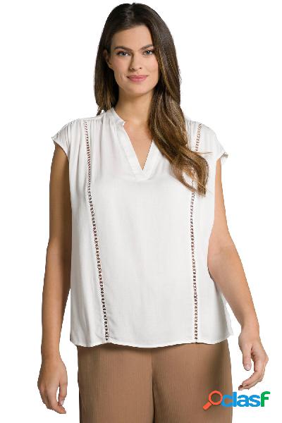 Top smanicato con ricami traforati e collo alto, Donna,