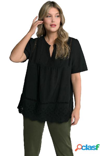 Blusa con pizzo traforato, collo con ruche e mezze maniche,
