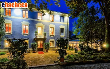 Villa a Lucca di  mq