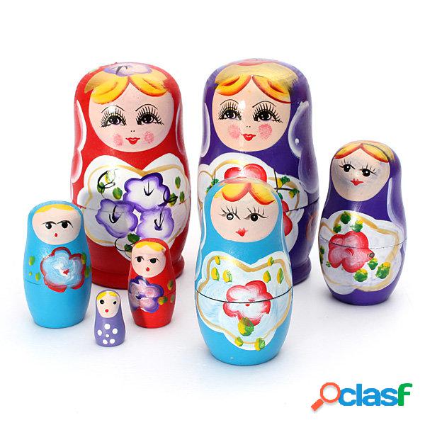 Bel set di bambole in legno da 5 pezzi con matrioska russa