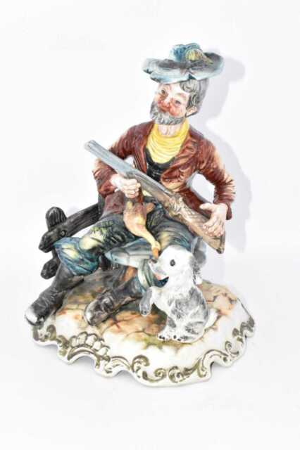 Statua Cacciatore Con Cane In Ceramica Capodimonte Made In