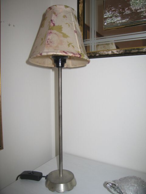 Piccola lampada con paralume in stoffa