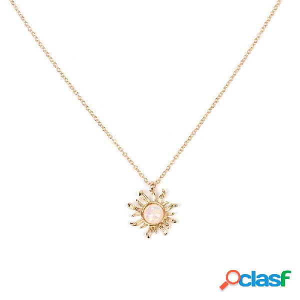 Collana in argento con ciondolo a forma di fiore in oro con