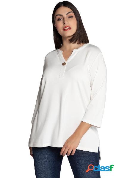 Maglia svasata con modal, con bottone decorativo e scollo a