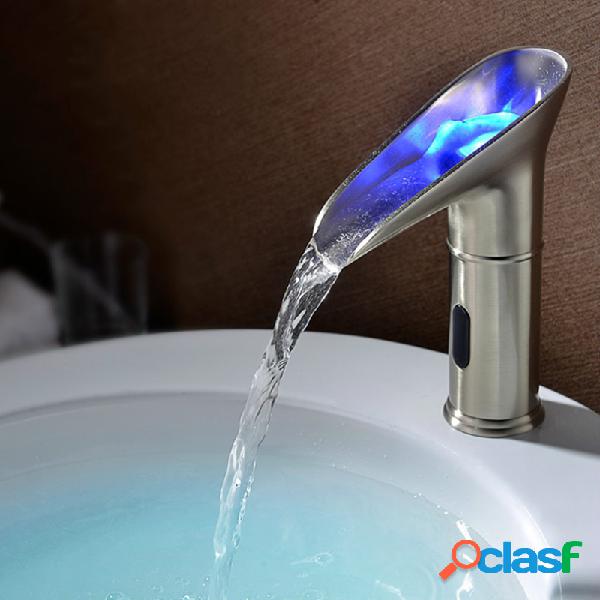 Rubinetto automatico del sensore Cascata LED Rubinetto del