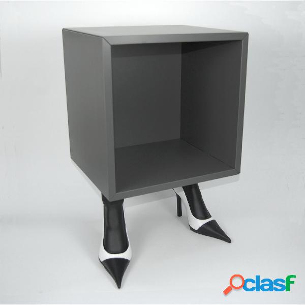 Comodino Kubo DECOLTE' 37x36xh55 cm in resina decorata a