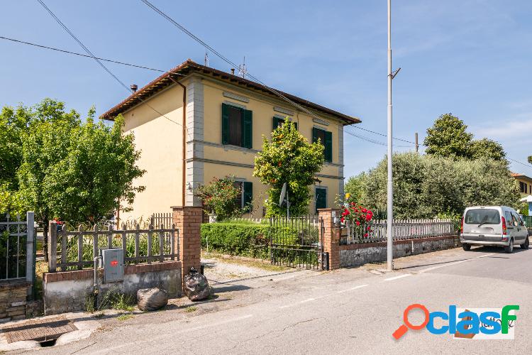Appartamento con garage e terreno, San Giuliano Terme