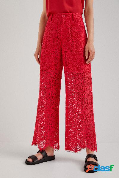 Pantaloni pizzo e trasparenze