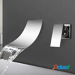 rubinetto del lavabo del bagno in stile moderno cascata