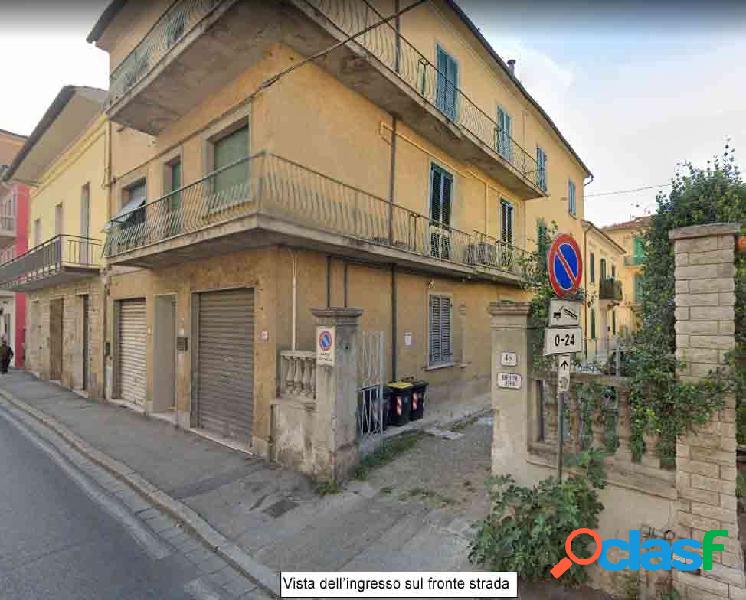 Appartamento a Prato, via Roma
