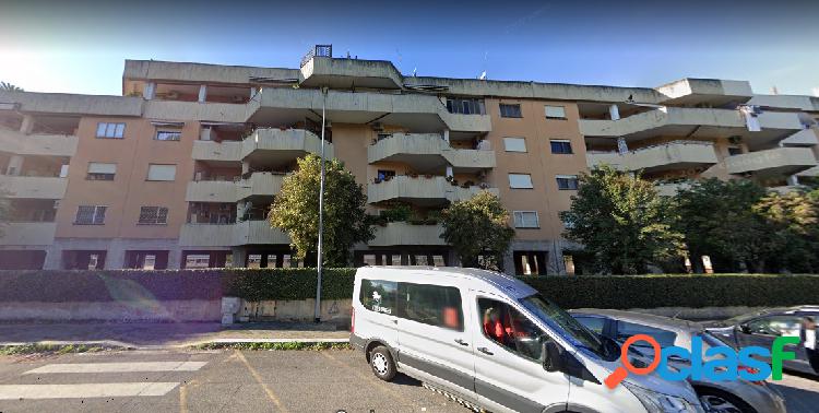 Appartamento e monolocale: Via Acerenza, 36, Roma