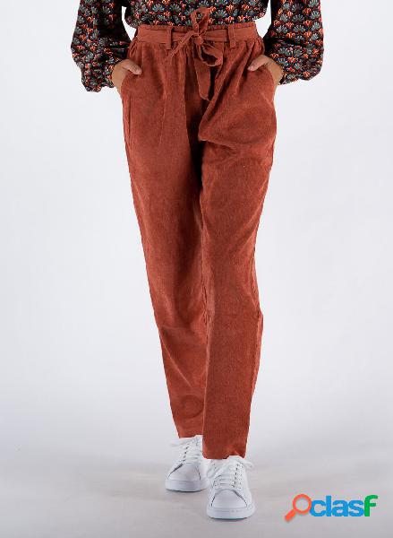PANTALONE CON CINTA