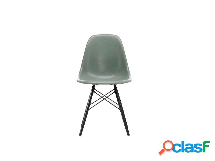 Vitra Eames Fiberglass Side Chair DSW Black Maple - Sedia