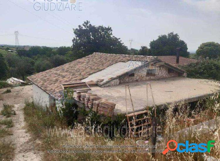 ABITAZIONE CON TERRENO AGRICOLO