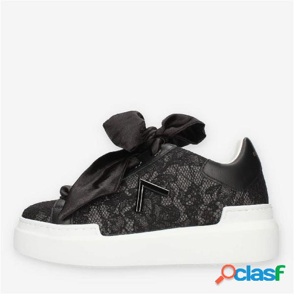 Ed Parrish Sarah Sneakers nere in pizzo con lacci in raso