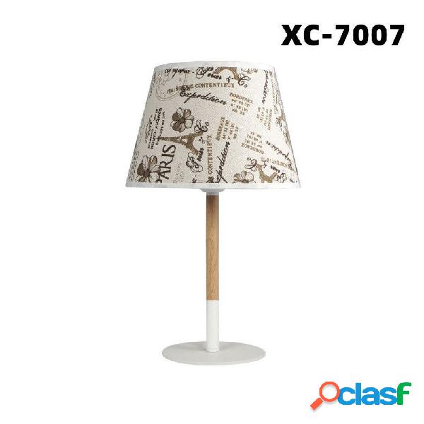 LAMPADA DA TAVOLO CON PARALUME BIANCO IN TESSUTO BASE LEGNO