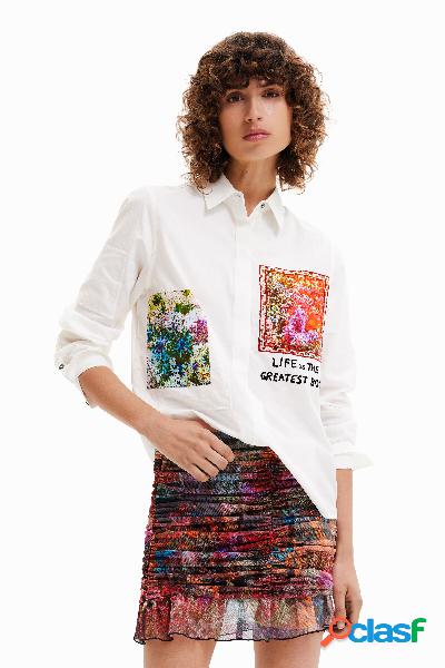 Camicia con toppe ricamate