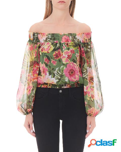 Blusa off-shoulder verde a fantasia fiori fucsia con maniche