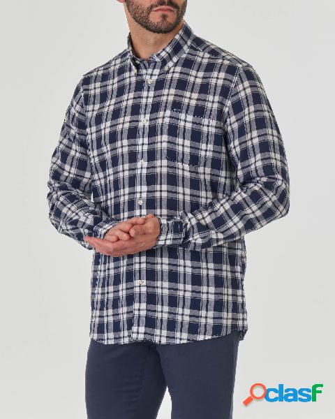 Camicia check blu e bianco button down in misto lino con