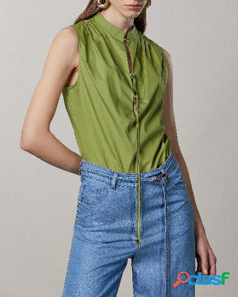 Camicia in mussola di cotone verde con laccetti