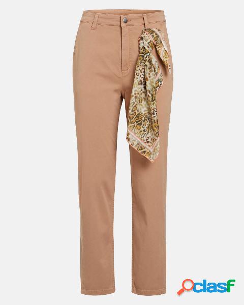 Chino color cammello in cotone leggero e lyocell
