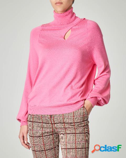 Dolcevita rosa in viscosa misto cachemere con cut-out sul
