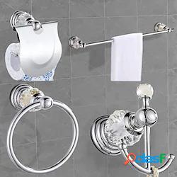 Il set di accessori per il bagno include lasta portaoggetti