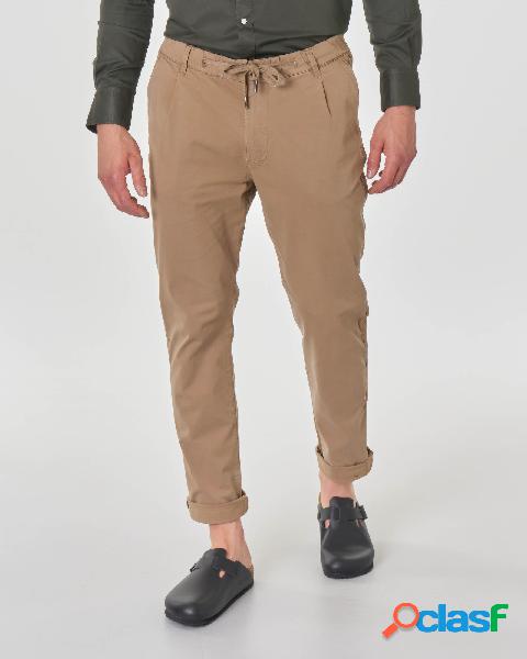Pantalaccio color fango in twill di cotone stretch