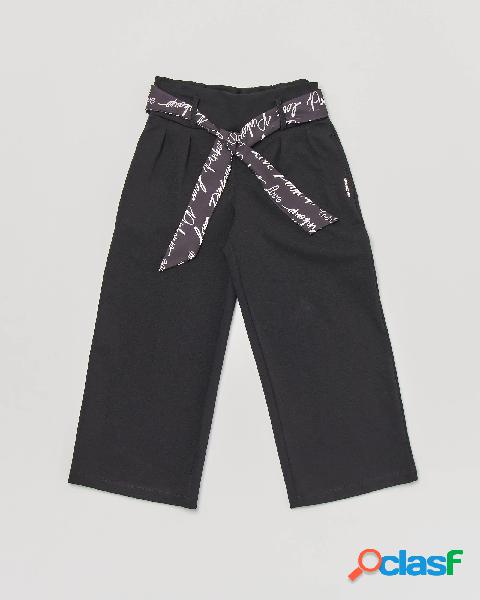 Pantalone culotte nero con pinces e nastrino porta logo in