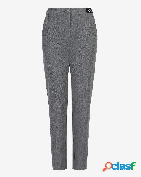 Pantaloni grigio antracite in misto viscosa con patch logo