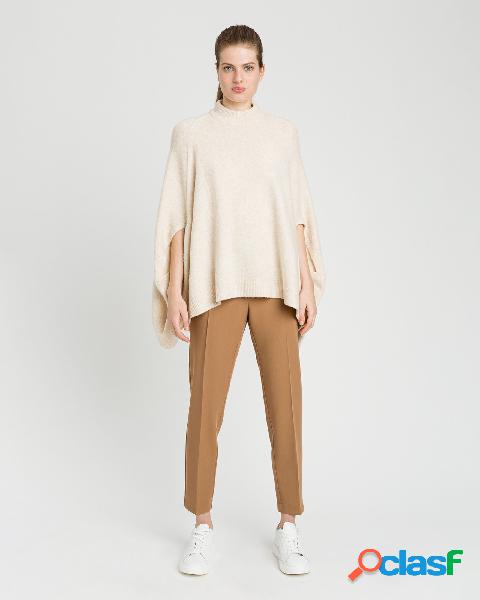 Pantaloni straight color cammello in tessuto stretch di