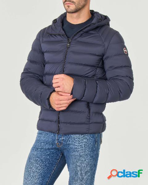 Piumino blu in tessuto stretch opaco con cappuccio e spalle